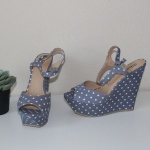 NWOT diba polka dot wedges Size 9